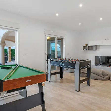 Socrates By Abahana Villa